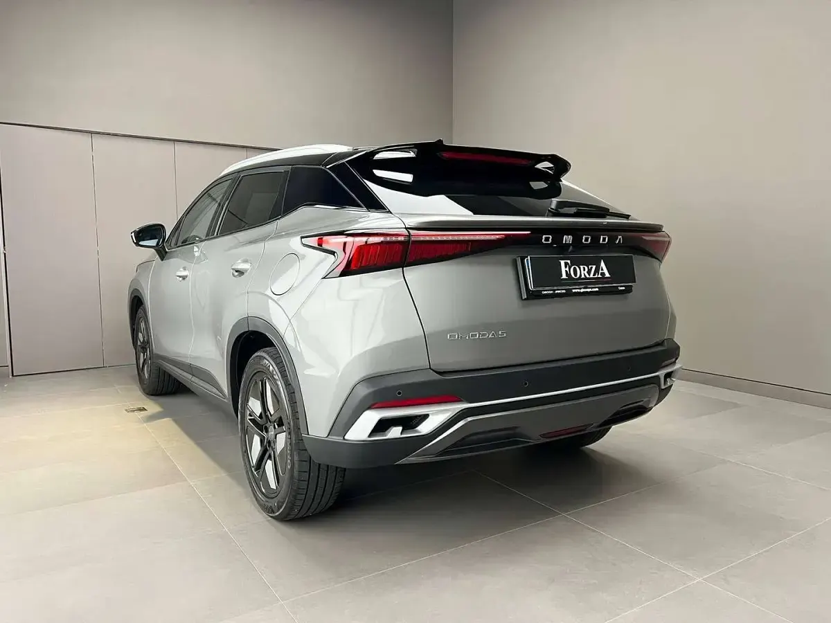 Usata Omoda 5 147 CV (108 kW) 2026 Aviation silver & black roof SUV