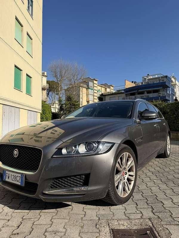 Usata Jaguar XF 180 CV (132 kW) 2019 Grigio Station wagon