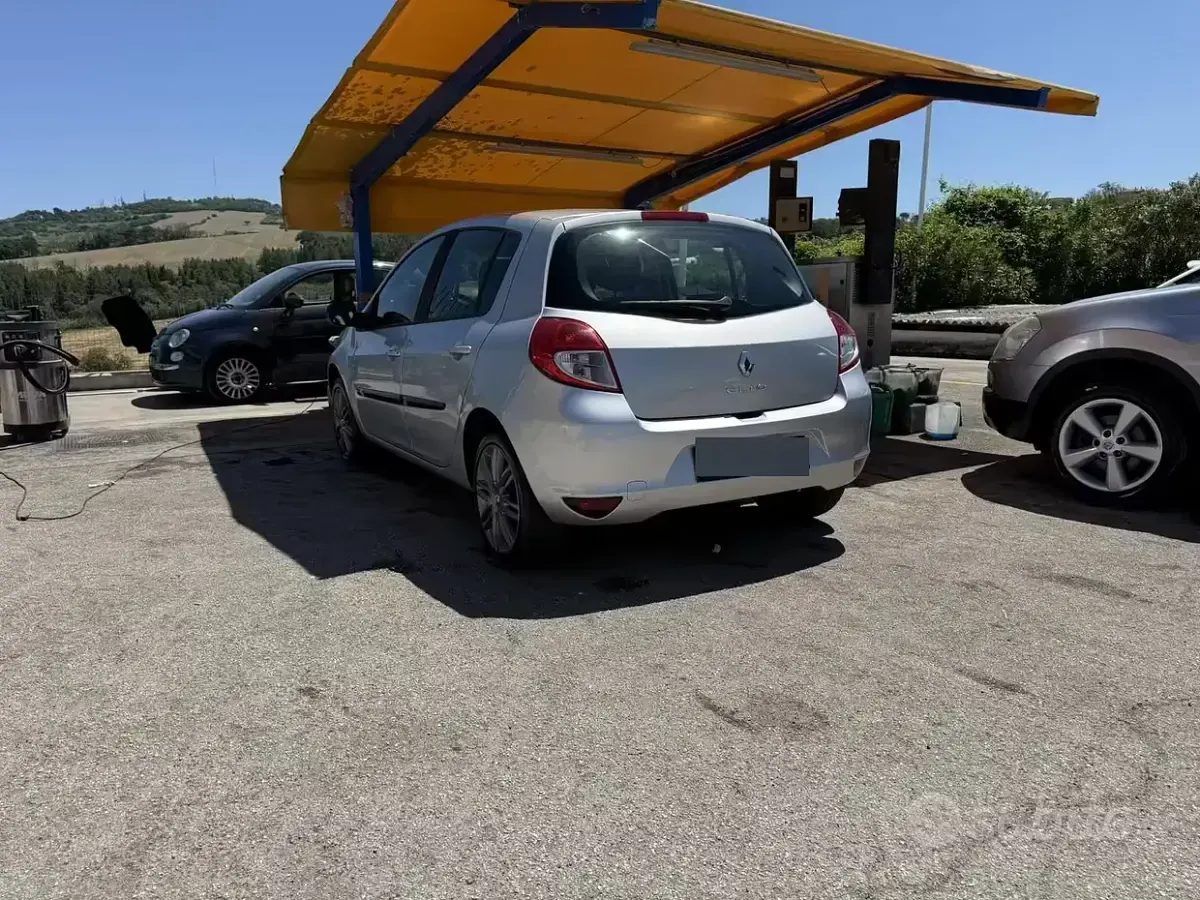 Usata Renault Clio II 101 CV (74 kW) 2010 Grigio Berlina