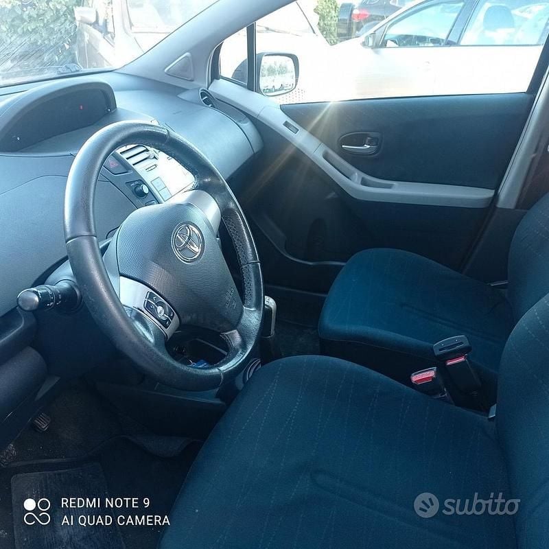 Usata Toyota Yaris Sol 90 CV (66 kW) 2009 Nero Berlina