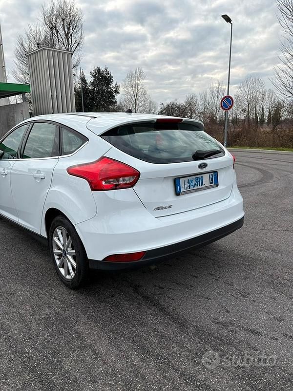 Usata Ford Focus Titanium S 120 CV (88 kW) 2016 Bianco Berlina