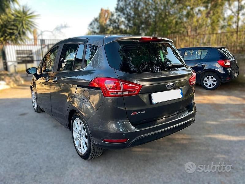 Usata Ford B-MAX Titanium 90 CV (66 kW) 2016 Grigio Monovolume