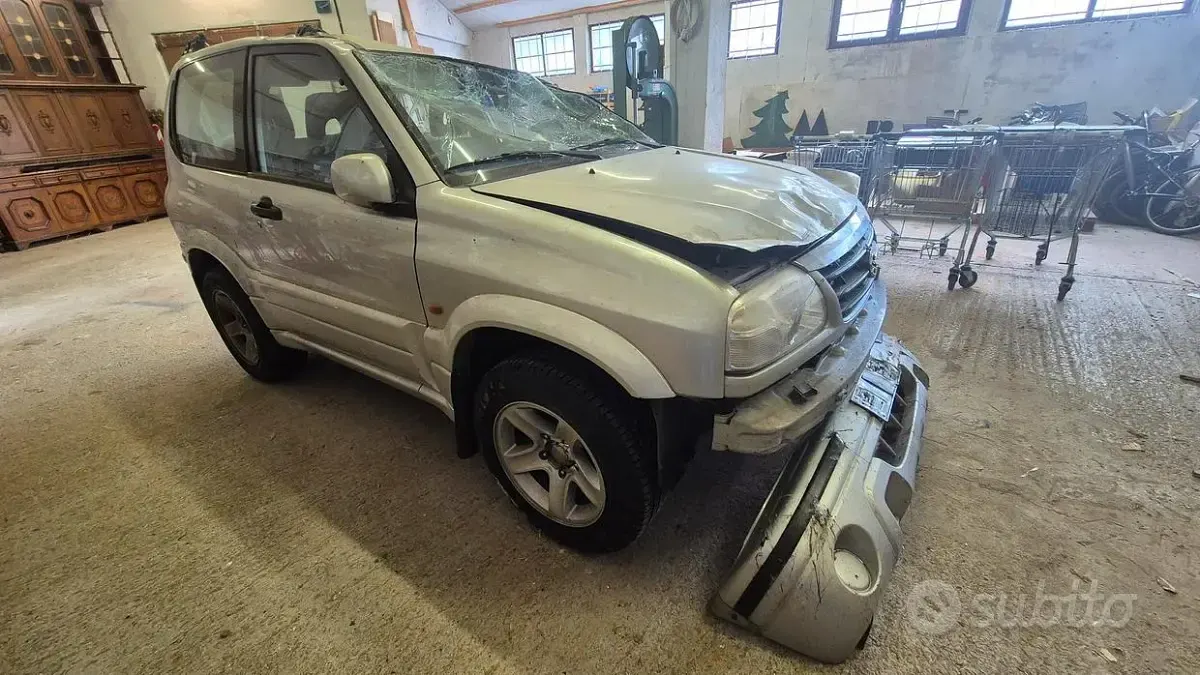 Usata Suzuki Vitara 94 CV (69 kW) 2005 Grigio SUV