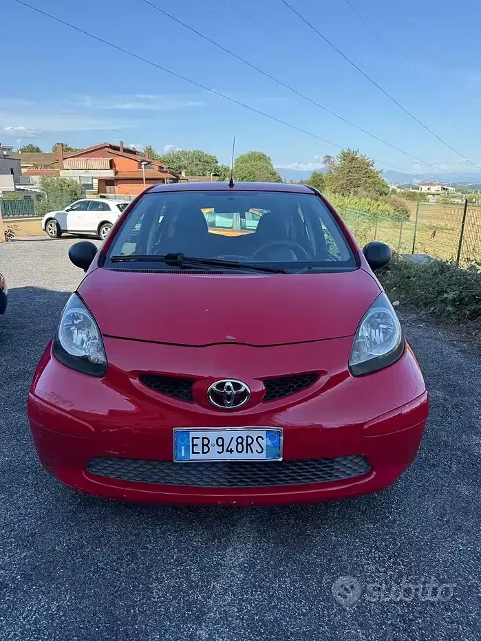 Usata Toyota Aygo 68 CV (50 kW) 2011 Rosso Utilitaria