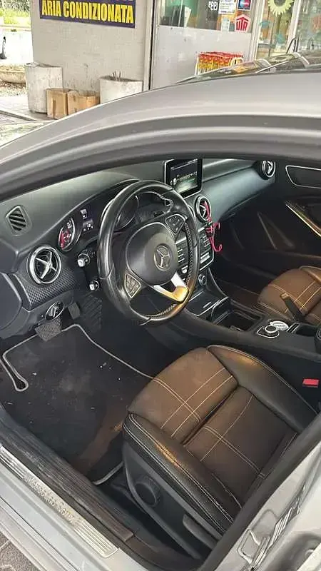 Usata Mercedes A200 Premium 136 CV (100 kW) 2016 Argento Utilitaria