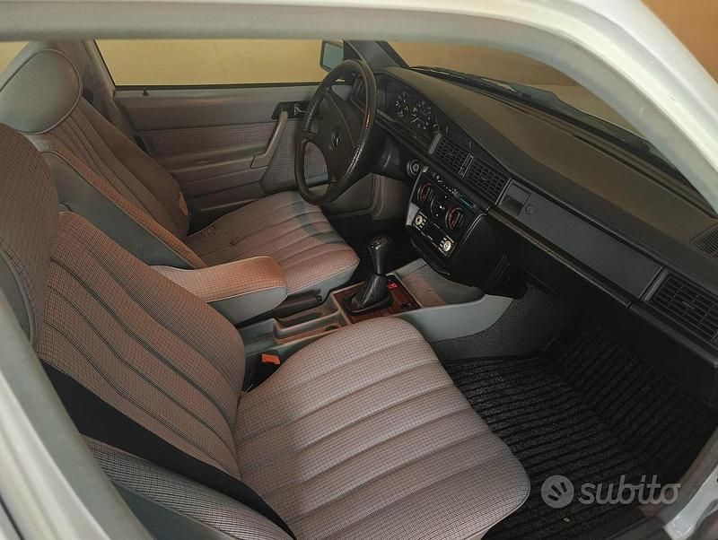 Usata Mercedes 190 122 CV (89 kW) 1986 Berlina