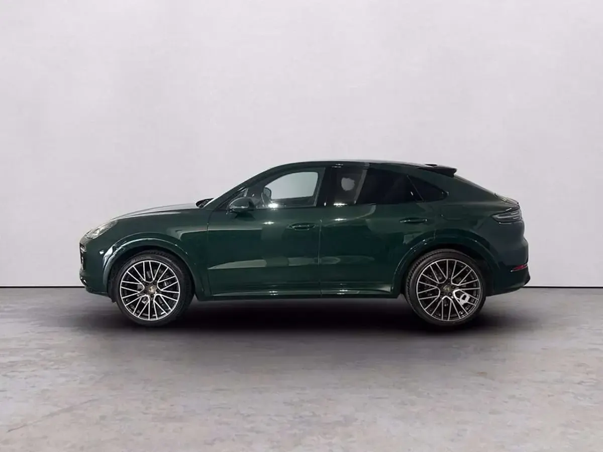 Usata Porsche Cayenne 462 CV (339 kW) 2022 Verde colore su campione SUV