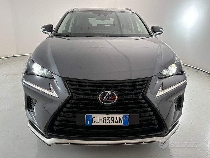 Usata Lexus NX300h Luxury Line 155 CV (114 kW) 2022 Grigio SUV