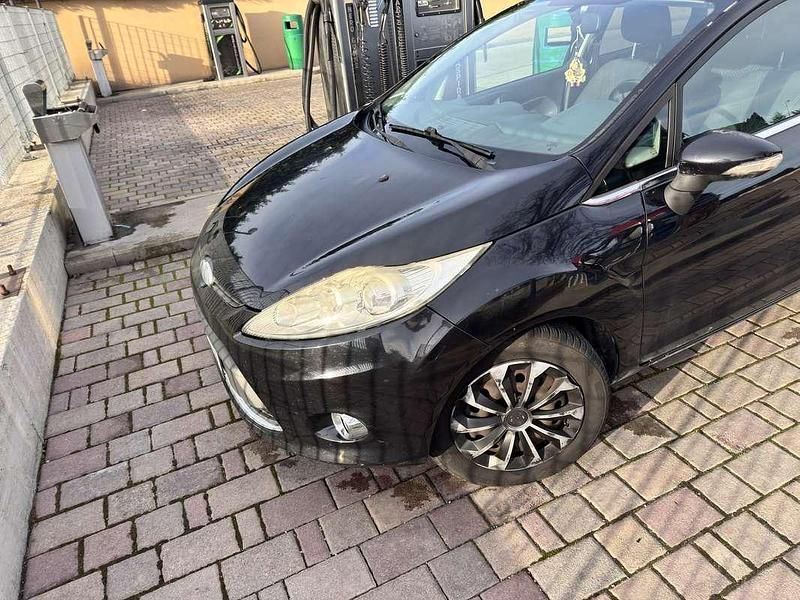 Usata Ford Fiesta 68 CV (50 kW) 2009 Nero Utilitaria