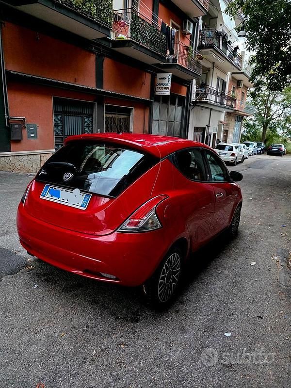 Usata Lancia Ypsilon 95 CV (69 kW) 2016 Rosso Utilitaria