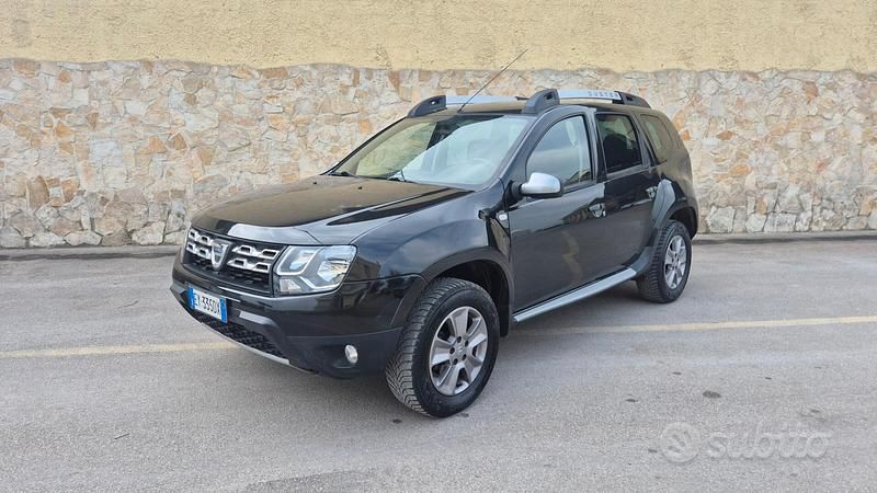 Usata Dacia Duster Lauréate 110 CV (80 kW) 2015 Nero SUV