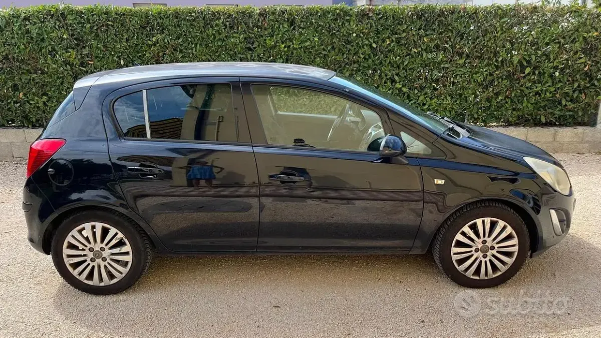Usata Opel Corsa 75 CV (55 kW) 2011 Nero Utilitaria