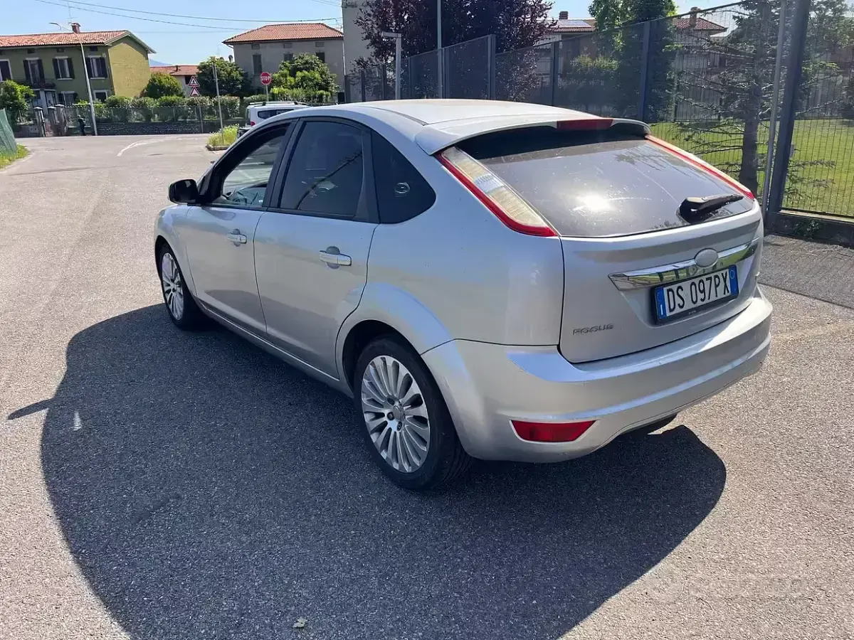 Usata Ford Focus 110 CV (80 kW) 2008 Grigio Berlina