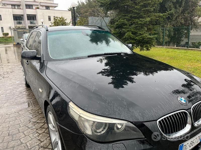 Begagnad BMW 525 2006 Svart Kombi