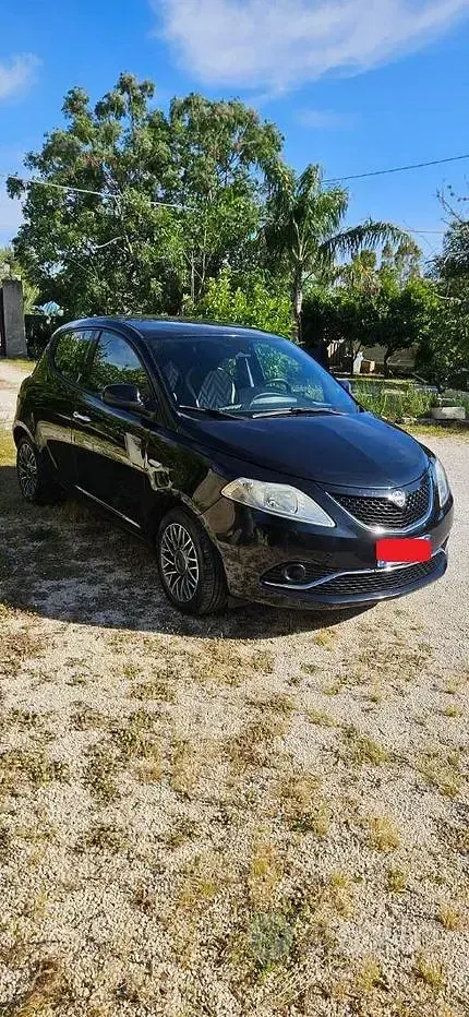 Usata Lancia Ypsilon Gold 95 CV (69 kW) 2016 Nero Utilitaria