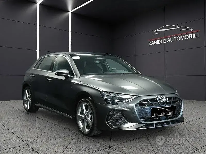 Nuova Audi A3 S-Line 150 CV (110 kW) 2025 Grigio Berlina