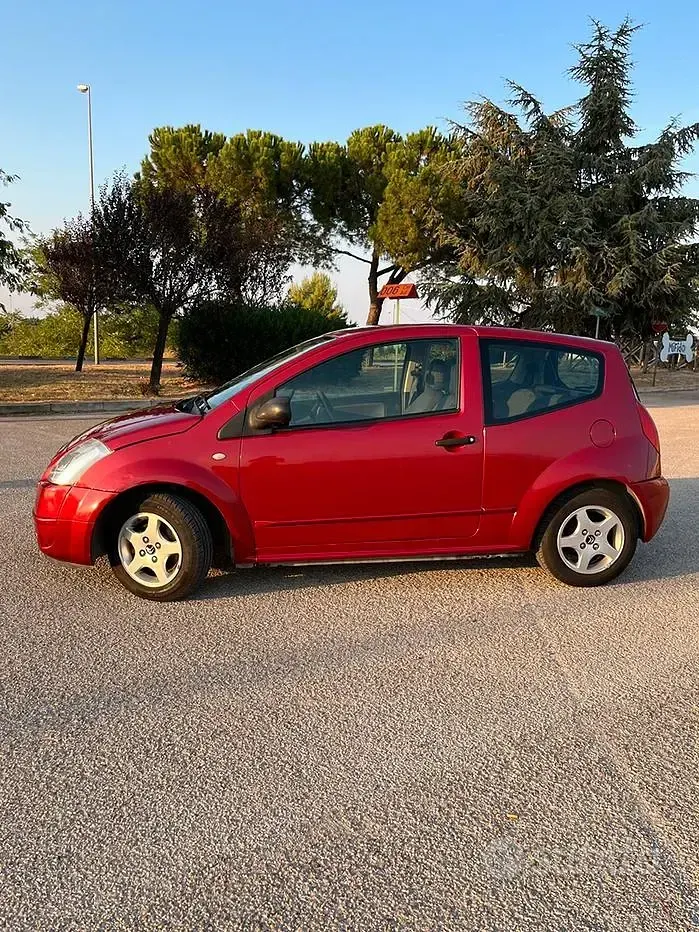 Usata Citroën C2 Exclusive 60 CV (44 kW) 2003 Rosso Utilitaria
