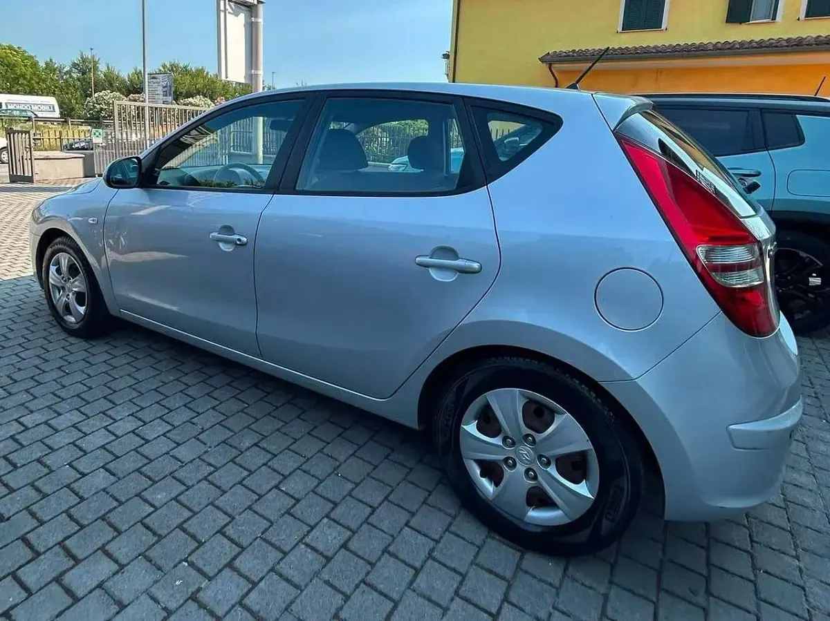 Usata Hyundai i30 Active 90 CV (66 kW) 2011 Argento Berlina