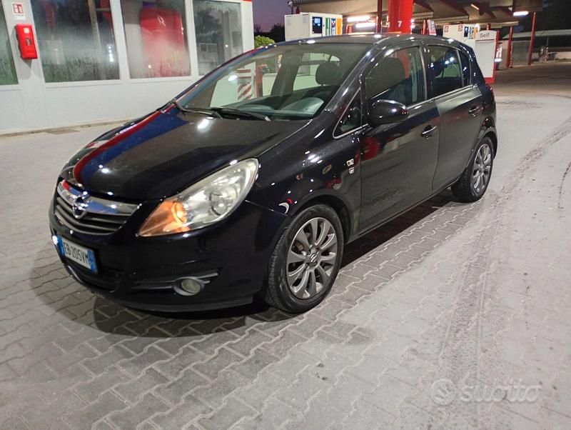 Usata Opel Corsa 80 CV (58 kW) 2010 Utilitaria