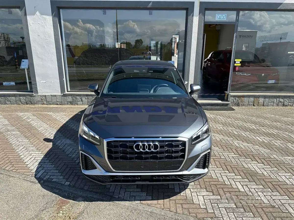 Usata Audi Q2 S-Line 150 CV (110 kW) 2025 Grigio SUV