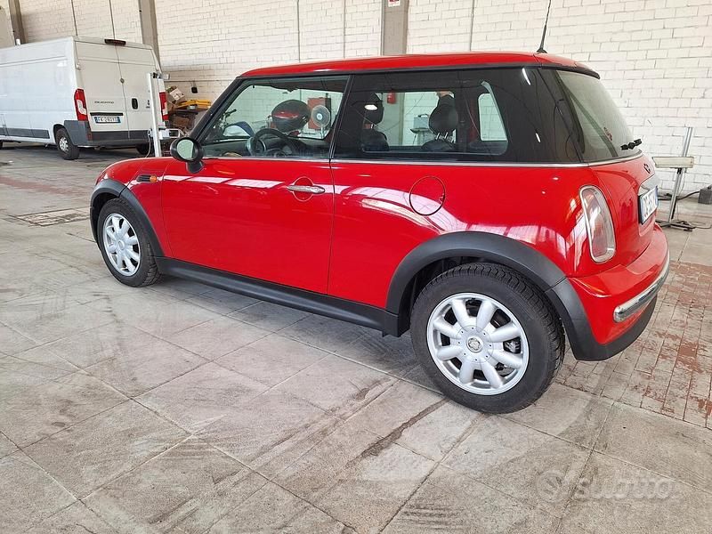 Usata Mini One D 75 CV (55 kW) 2003 Rosso Utilitaria
