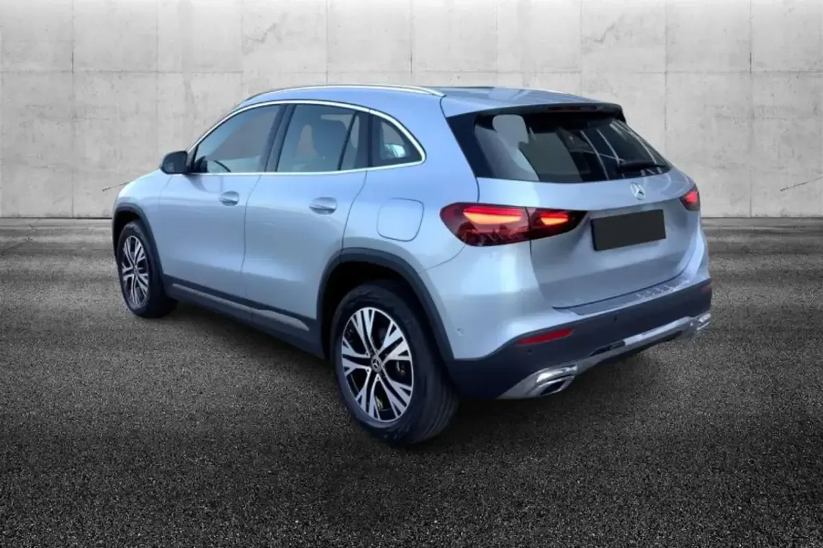 Usata Mercedes GLA200 Advanced 150 CV (110 kW) 2024 Argento SUV