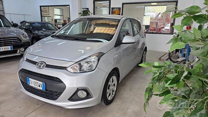 Usata Hyundai i10 Style 65 CV (47 kW) 2014 Grigio Utilitaria