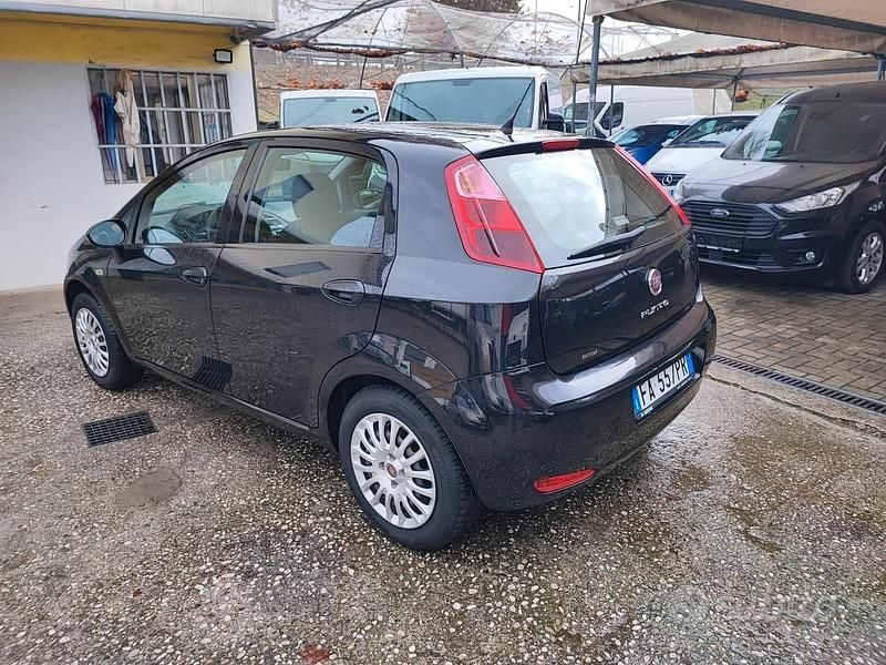 Nero Usata 2015 Fiat Grande Punto Due volumi | 5690 € (Cara) - Immagine 1/4
