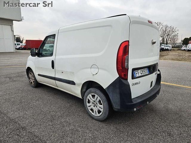 Usata Fiat Doblò 90 CV (66 kW) 2016 Bianco Monovolume