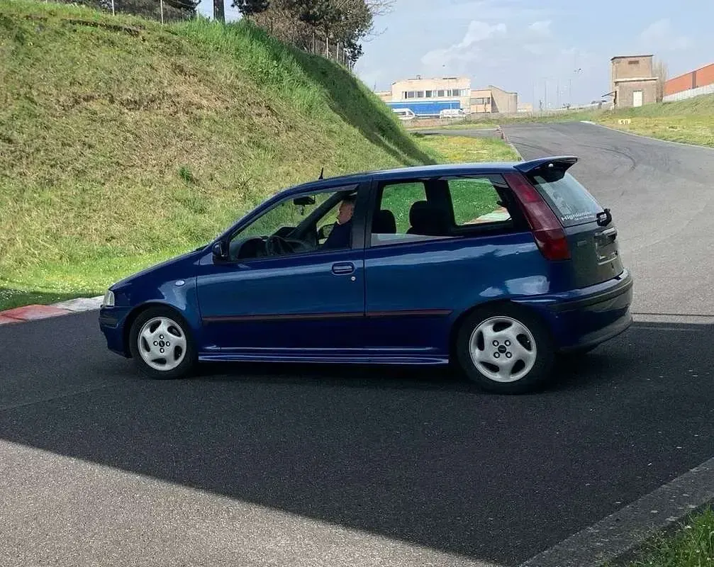 Usata Fiat Punto 133 CV (97 kW) 1994 Blu/azzurro Berlina