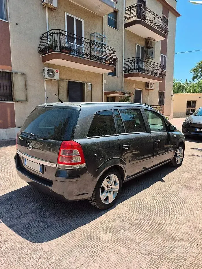 Usata Opel Zafira Enjoy 110 CV (80 kW) 2010 Nero Monovolume