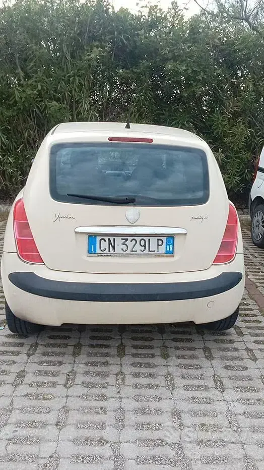 Usata Lancia Ypsilon 69 CV (50 kW) 2004 Giallo Utilitaria