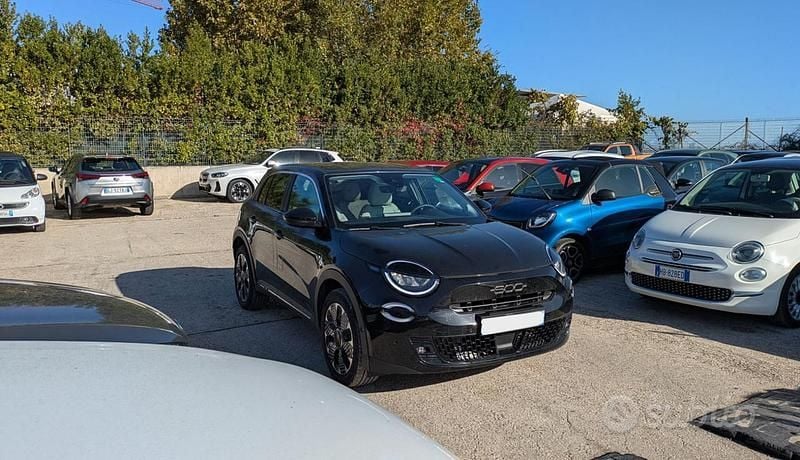 Käytetty Fiat 600 La Prima 101 HP (74 kW) 2024 Tila-auto