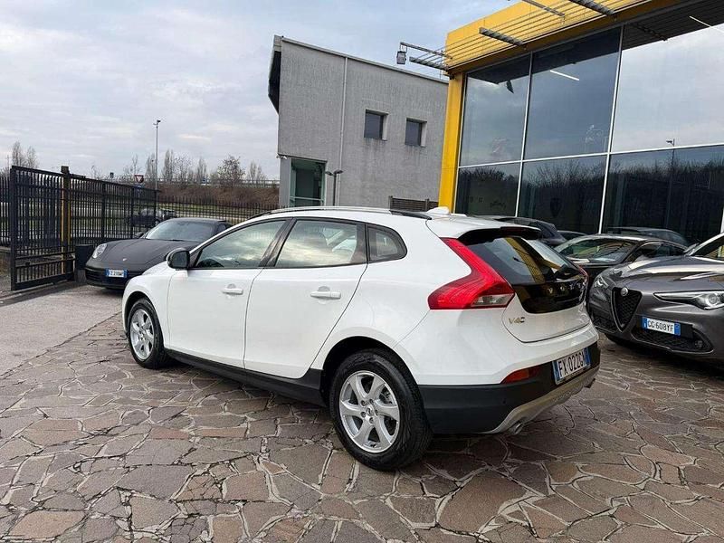 Usata Volvo V40 CC 120 CV (88 kW) 2019 Bianco Station wagon