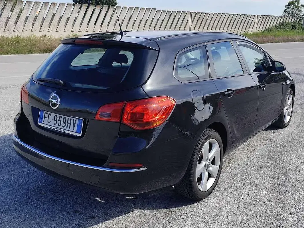Usata Opel Astra 140 CV (102 kW) 2016 Nero Station wagon