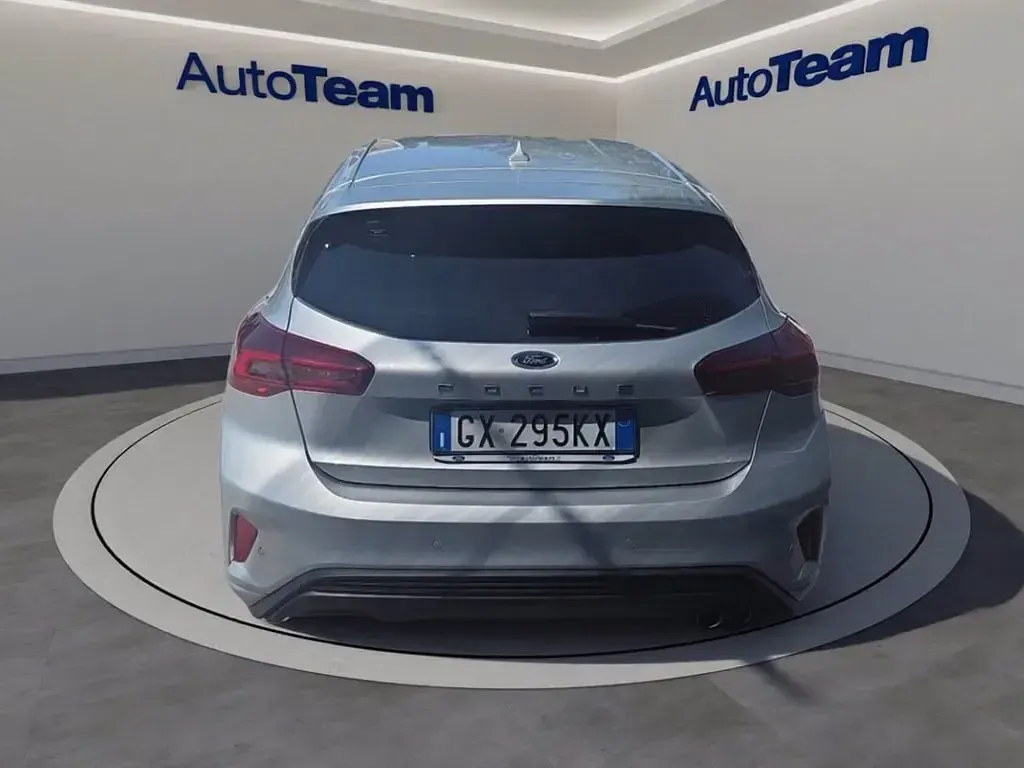 Käytetty Ford Focus ST-Line 155 HP (114 kW) 2025 Hopea Sedan