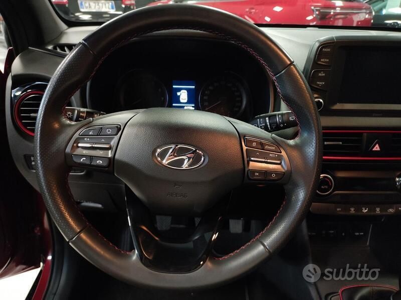 Usata Hyundai Kona Style 120 CV (88 kW) 2018 Rosso SUV