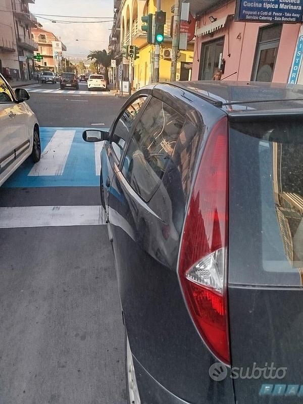 Usata Fiat Punto 80 CV (58 kW) 2003 Grigio Utilitaria