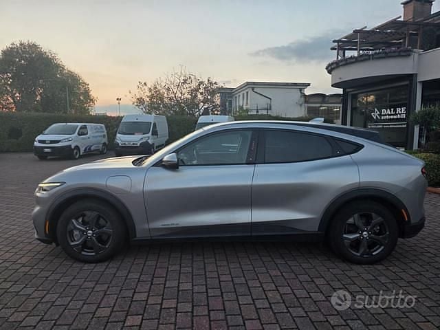 Usata Ford Mustang Mach-E Standard Range 197 kW (269 CV) 2022 Argento SUV