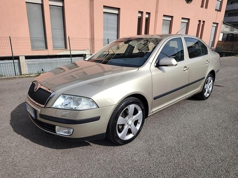 Usata Skoda Octavia Elegance 115 CV (84 kW) 2005 Oro Berlina