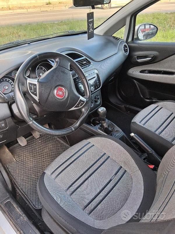 Usata Fiat Punto 75 CV (55 kW) 2012 Grigio Berlina