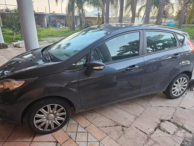 Usata Ford Fiesta 68 CV (50 kW) 2010 Grigio Utilitaria