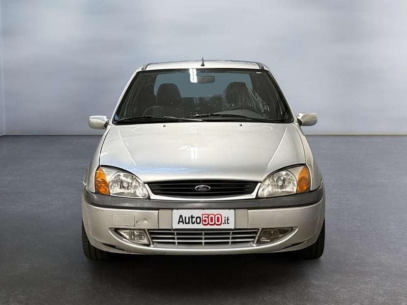 Usata Ford Fiesta Zetec 75 CV (55 kW) 2000 Argento Utilitaria