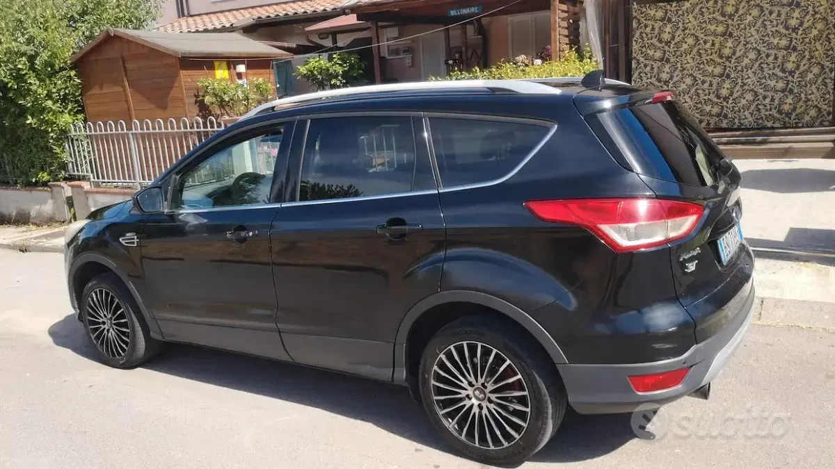 Usata Ford Kuga 140 CV (102 kW) 2013 Nero SUV