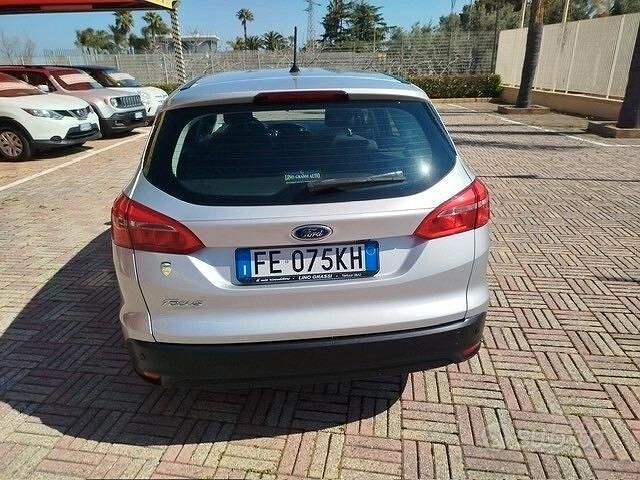 Begagnad Ford Focus Titanium 120 HK (88 kW) 2016 Grå Kombi