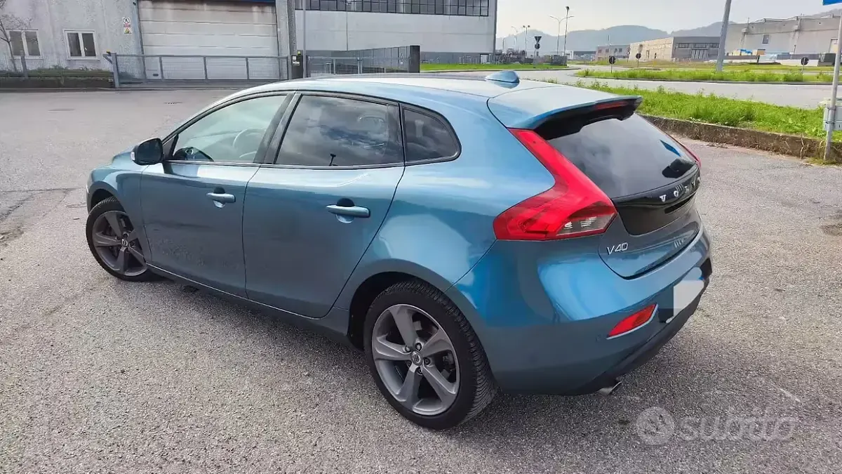 Usata Volvo V40 Kinetic 150 CV (110 kW) 2013 Bluazzurro Berlina