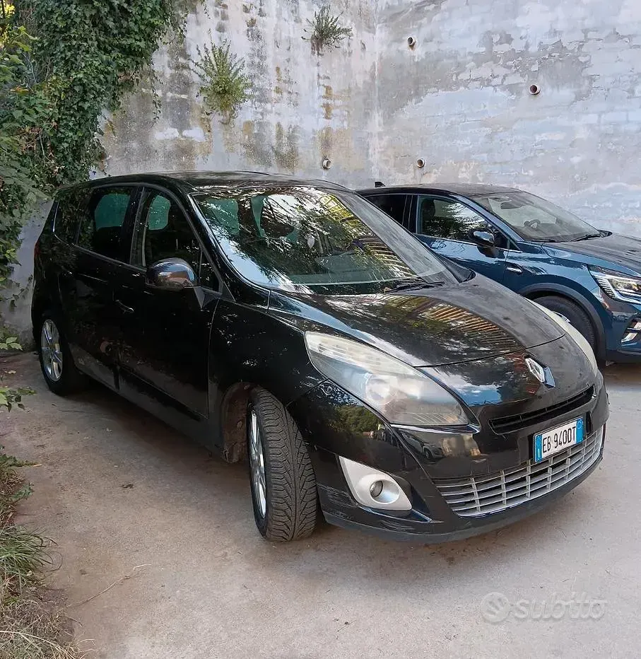 Usata Renault Scénic 110 CV (80 kW) 2010 Marrone Monovolume