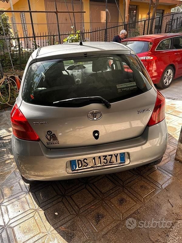Usata Toyota Yaris Sol 75 CV (55 kW) 2008 Grigio Utilitaria