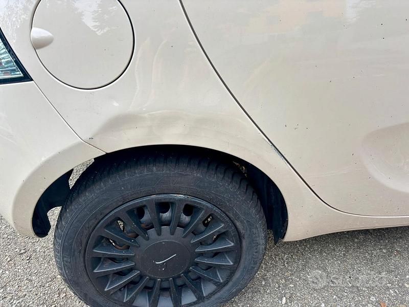 Usata Lancia Ypsilon 69 CV (50 kW) 2018 Bianco Utilitaria