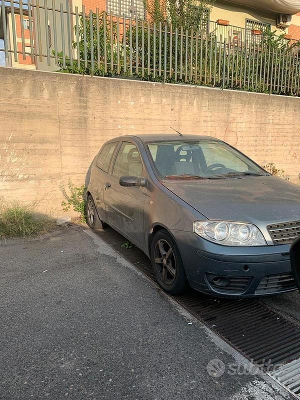 Usata Fiat Punto 60 CV (44 kW) 2005 Grigio Utilitaria